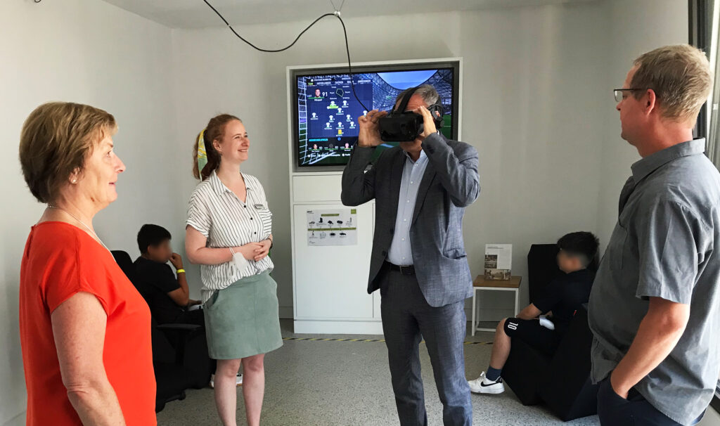 Andreas Stoch besucht ComputerSpielSchule Heidenheim